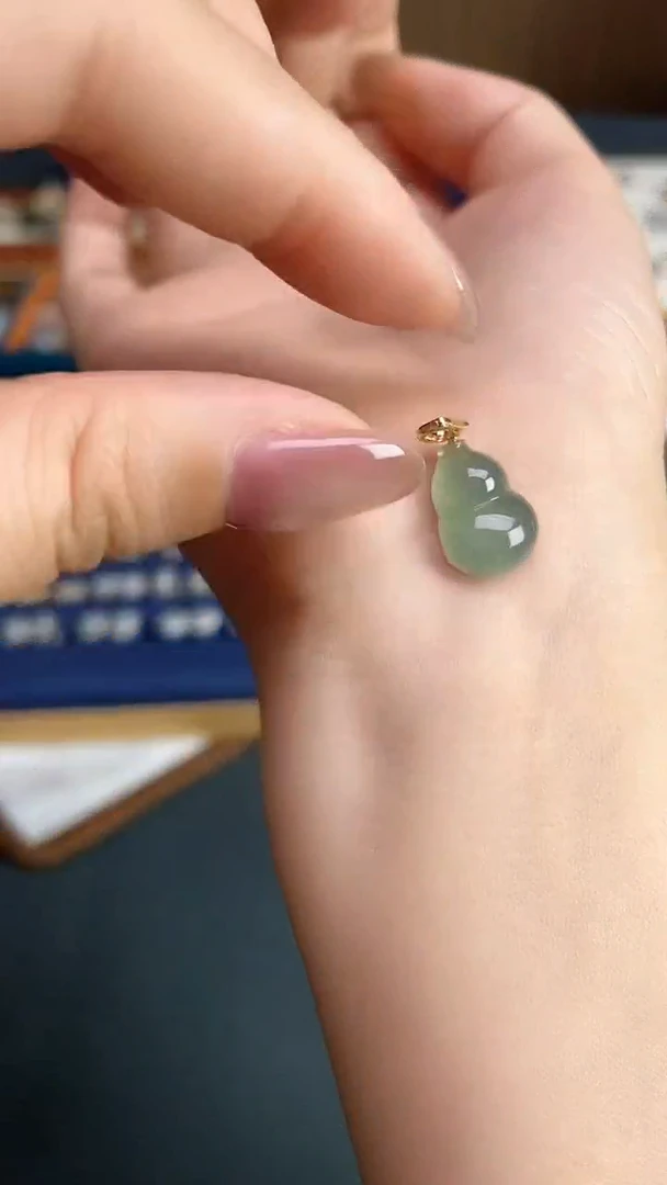 颈饰18K金镶嵌翡翠2025120601