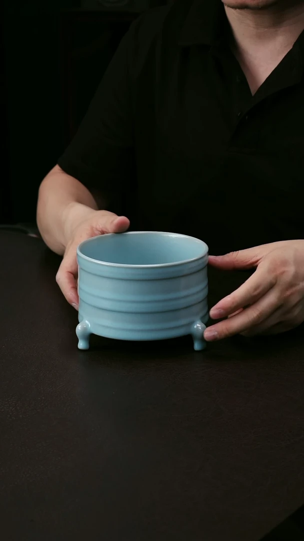 其他汝官窑中号三足弦纹樽80