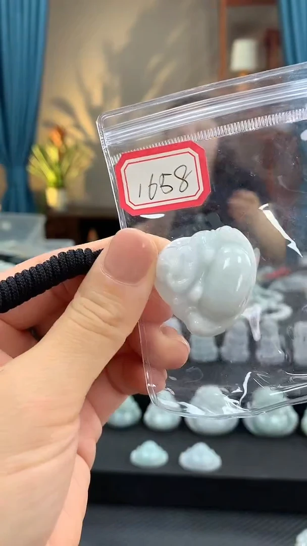 翡翠未镶嵌颈饰佛公1658瑕疵慎拍