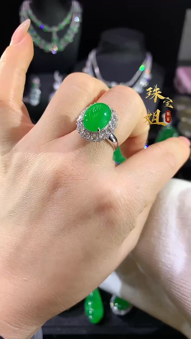 18K金镶嵌戒指翡翠戒指