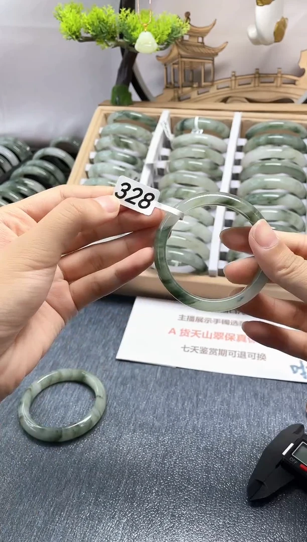 未镶嵌手镯石英质玉328