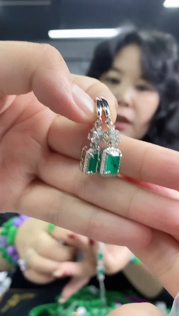 耳饰未镶嵌祖母绿多样性发其一颜色微差