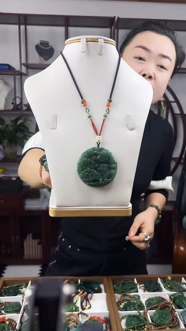 颈饰未镶嵌和田玉山水