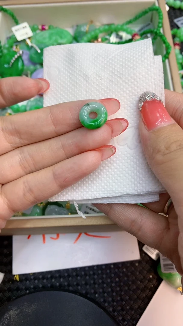 颈饰未镶嵌翡翠1