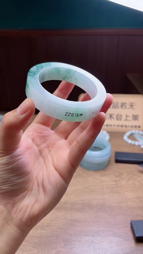 定制翡翠手镯未镶嵌定制