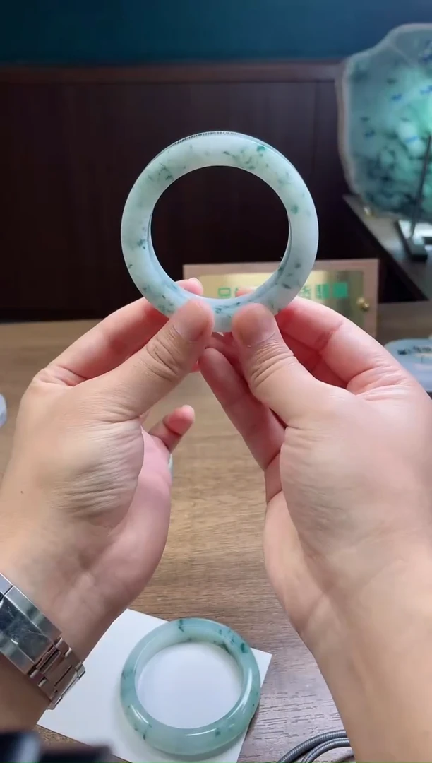 未镶嵌手镯定制翡翠如****_定制