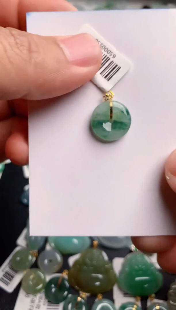 翡翠未镶嵌颈饰1