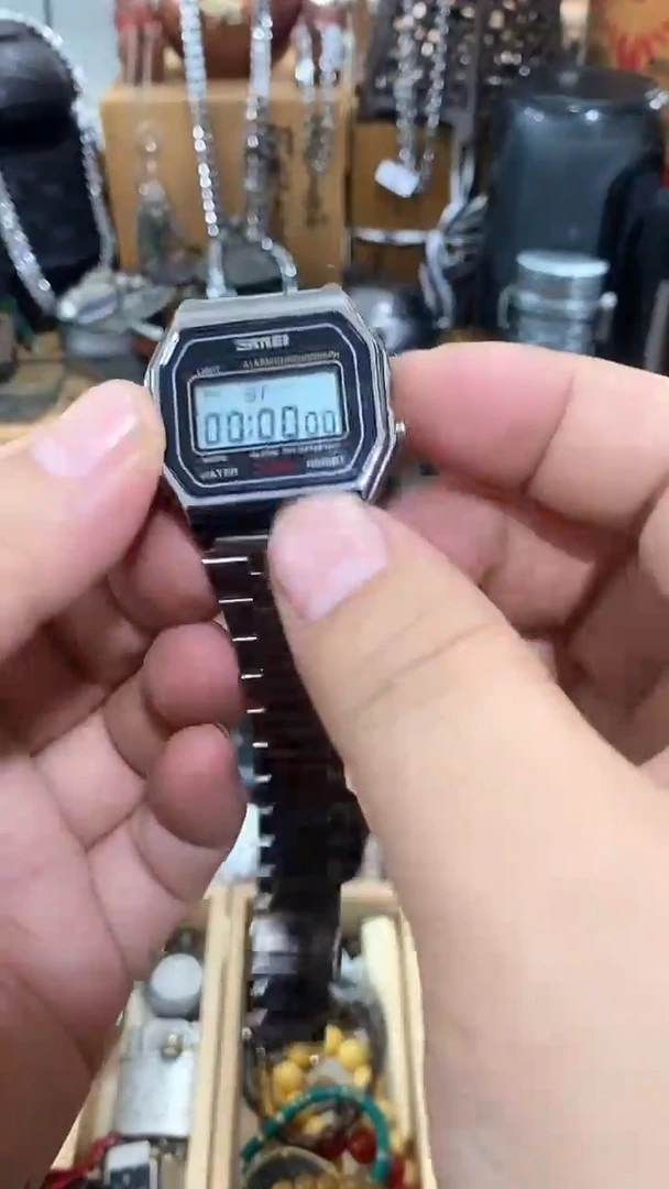 瓷片闪购商品  如图所示
