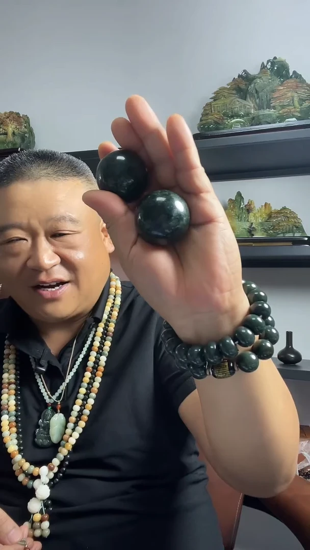 蛇纹石玉未镶嵌手球一对