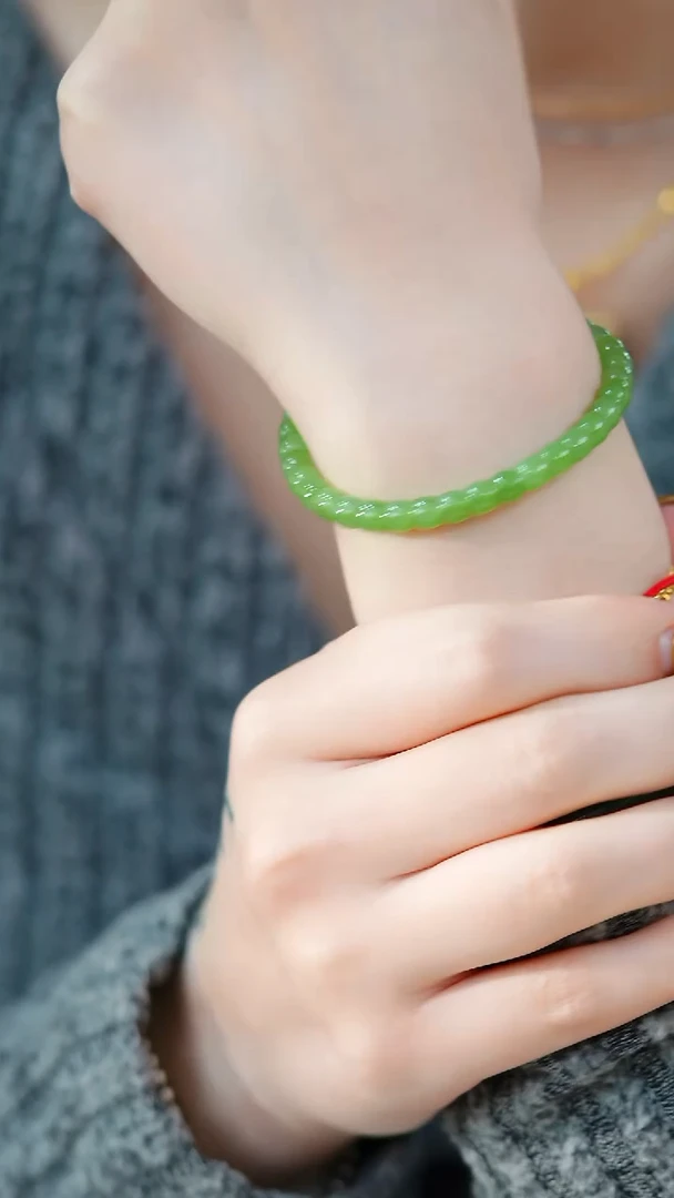 未镶嵌手串和田玉苹果绿直切手串H51100