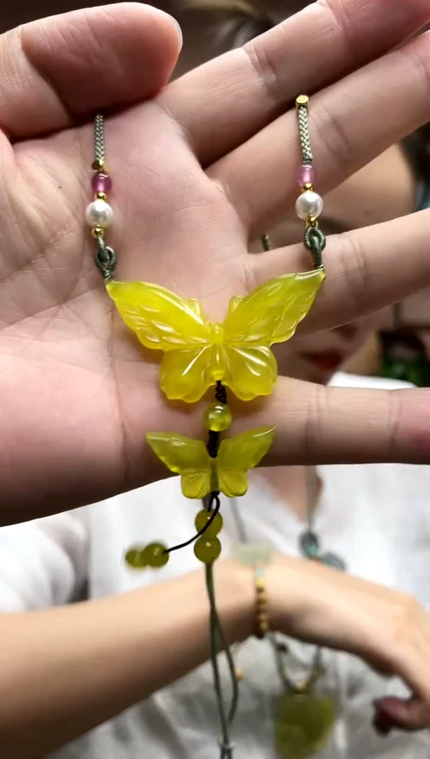 岫玉未镶嵌吊坠·