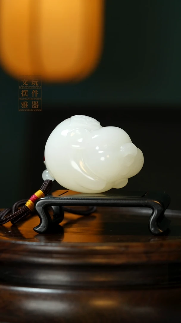 玉《纳福飞猪》手把件摆件