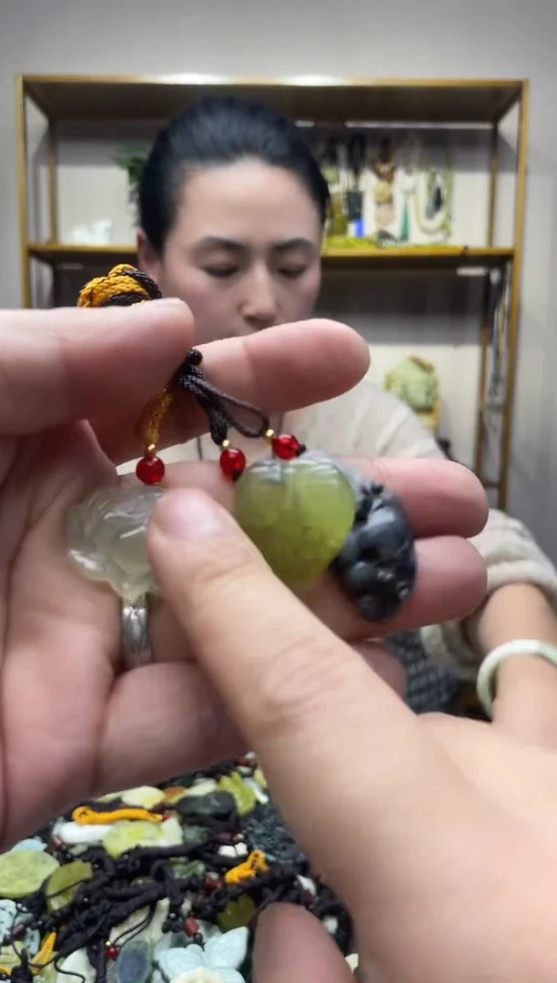 未镶嵌岫玉吊坠·