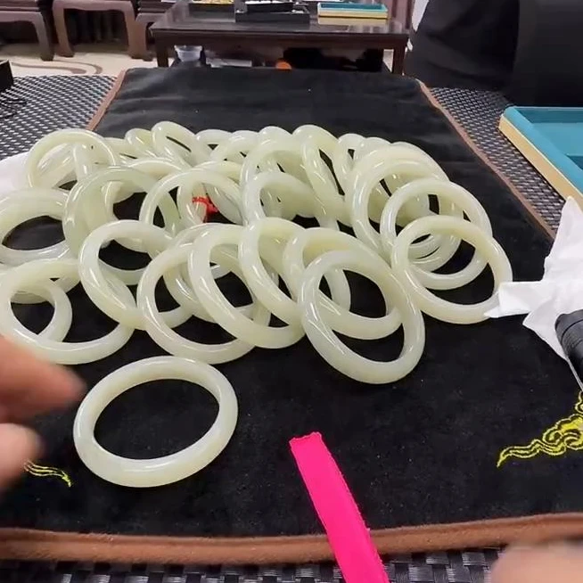 【老郑家】和田玉手镯一支 (多样性发1件)