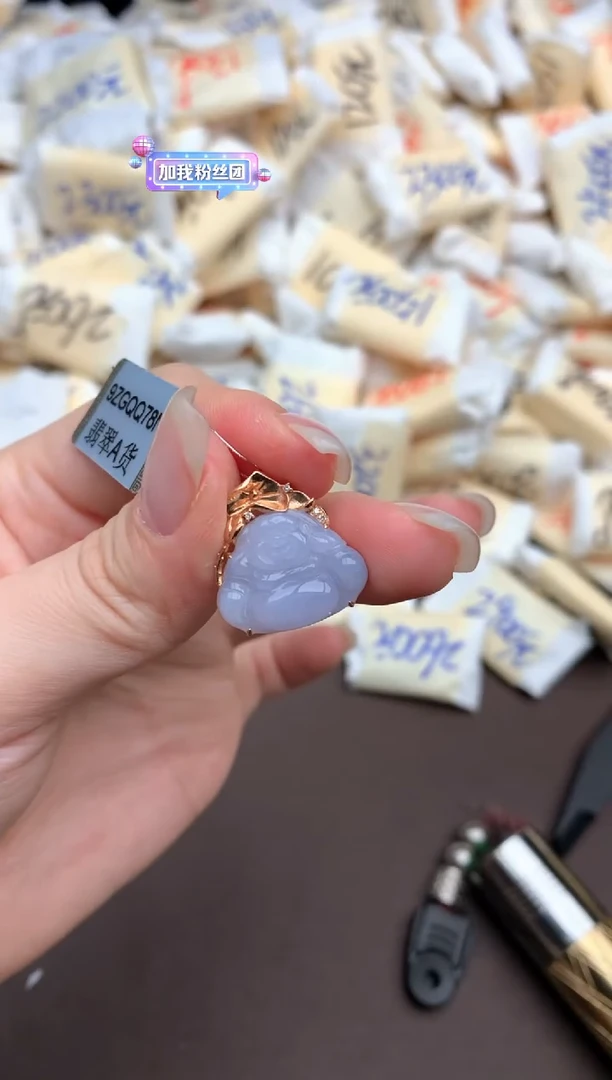 18K金镶嵌挂件翡翠—