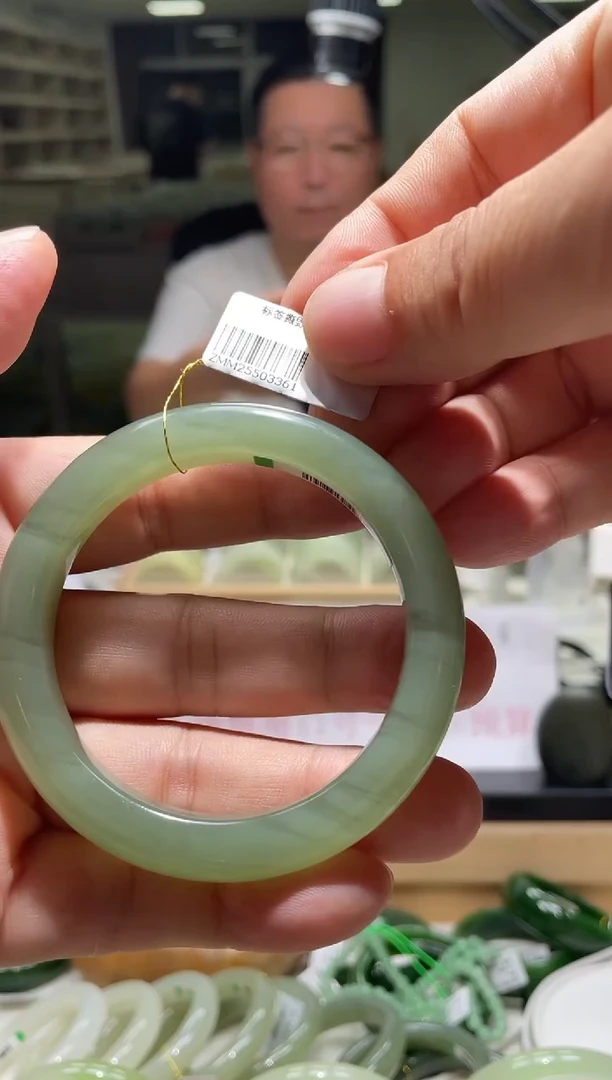 未镶嵌手镯和田玉57圈口 3361