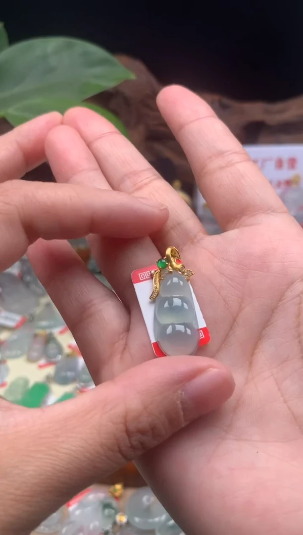 【闪购商品】翡翠颈饰18K金镶嵌豆子