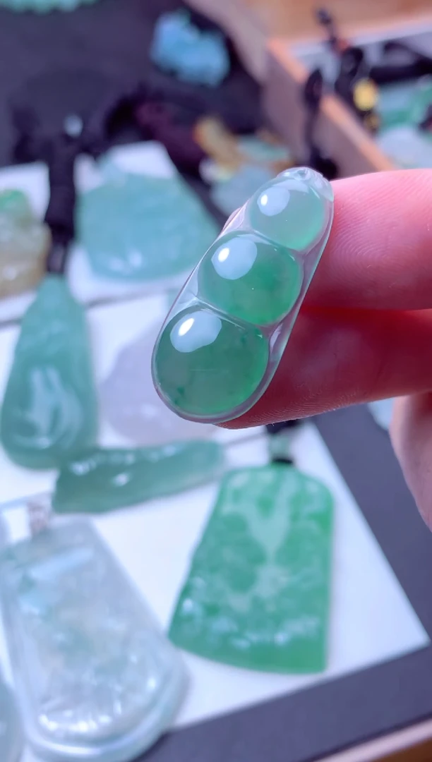 颈饰未镶嵌翡翠天然A货翡翠 天然A货翡翠天然翡翠多样性发货 发一