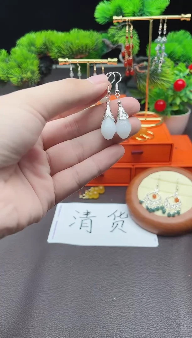 玛瑙/玉髓耳饰银S925镶嵌白玉兰花