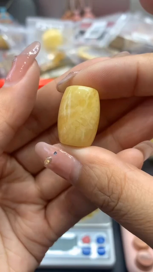 未镶嵌琥珀珠宝奇石128