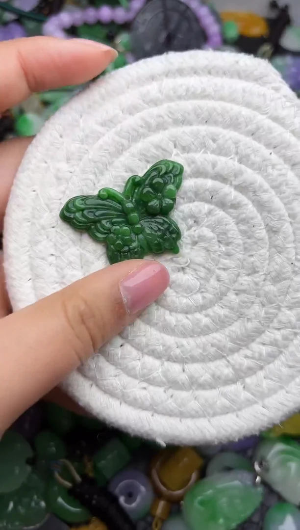 颈饰未镶嵌翡翠缅甸翡翠吊坠