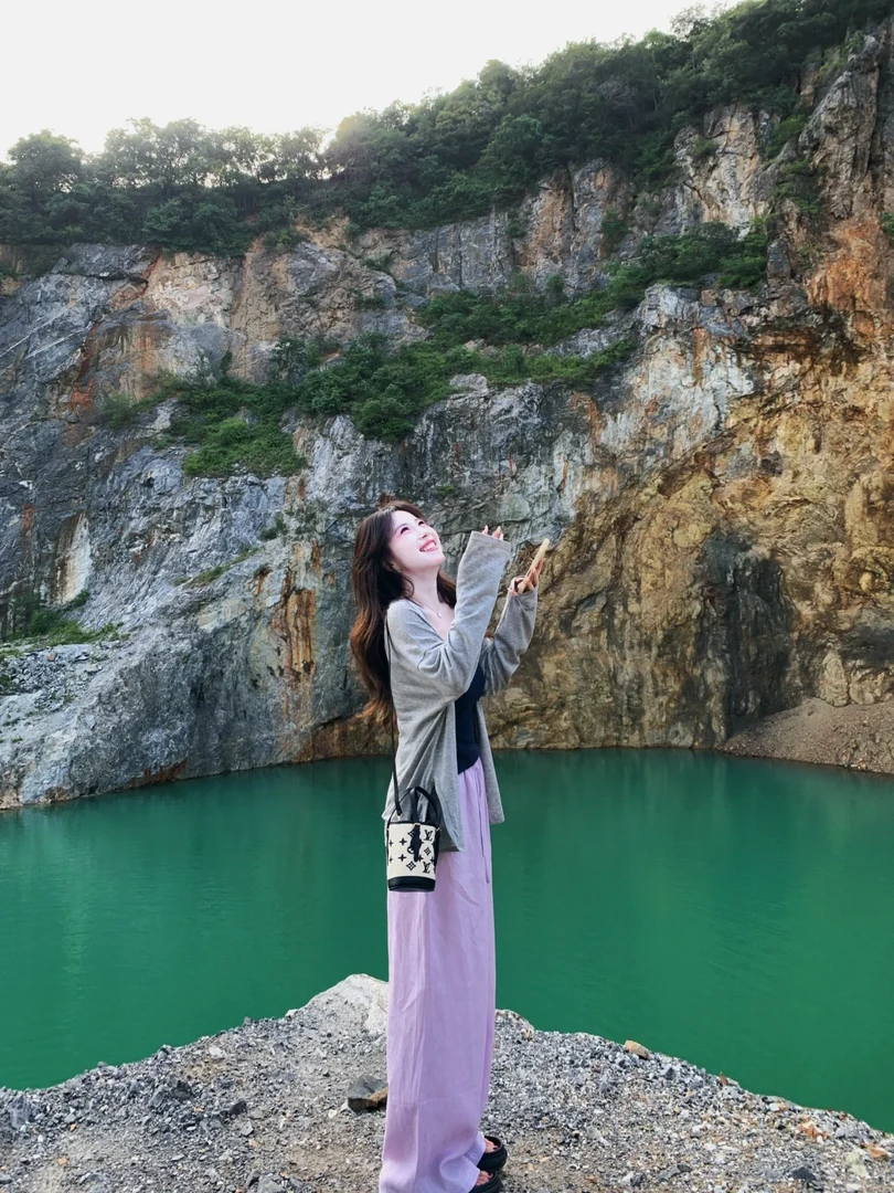 2025夏季新款松弛感穿搭黑色背心长袖薄款开衫高腰阔腿裤三件套女