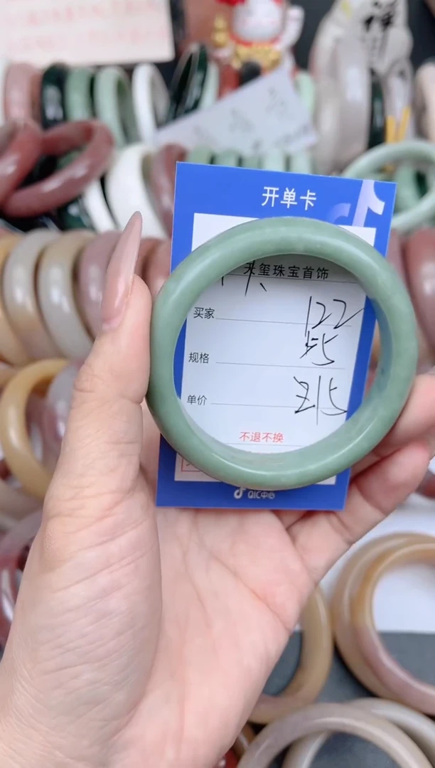 未镶嵌手镯石英质玉122