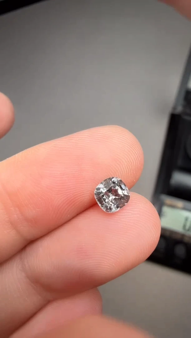 裸石未镶嵌尖晶石黑武士0.7ct-A538