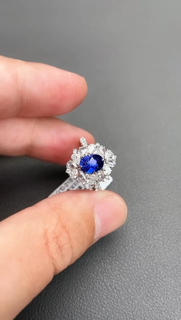 戒指蓝宝石18K金镶嵌1.37ct/皇家蓝/七天鉴赏