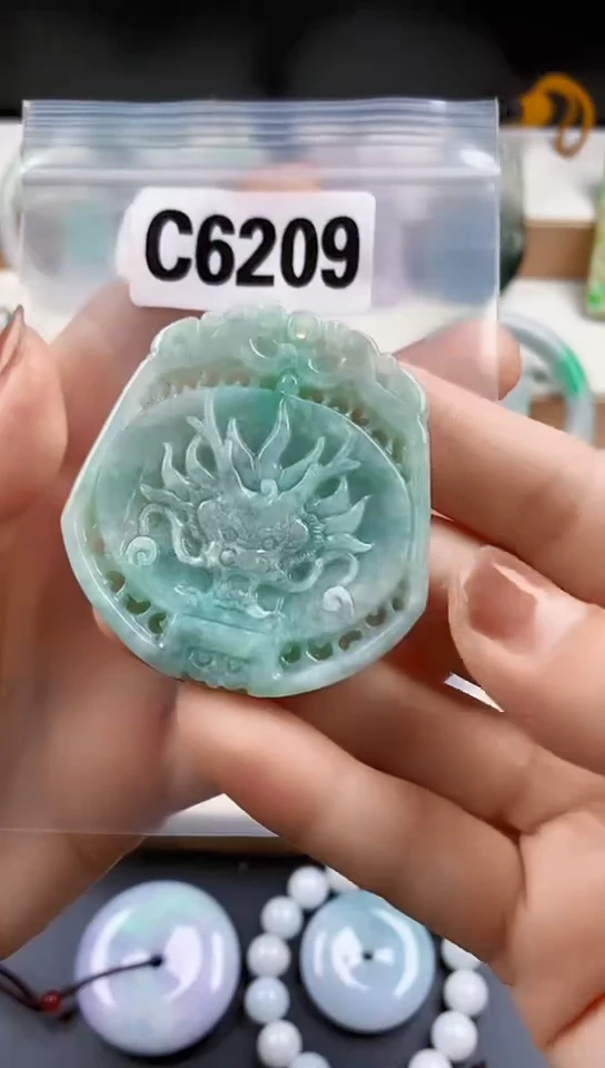 颈饰未镶嵌翡翠天然翡翠吊坠挂件