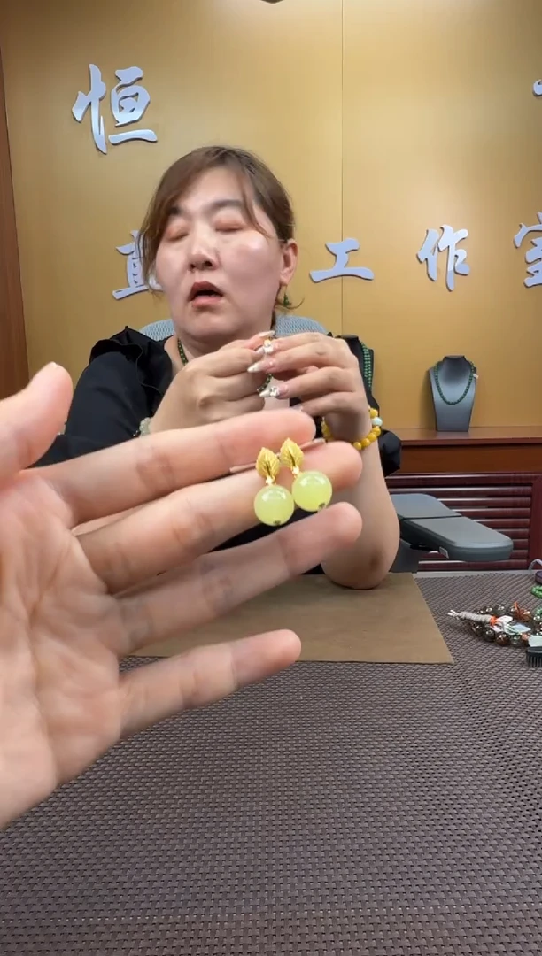 和田玉18K金镶嵌颈饰耳饰一对