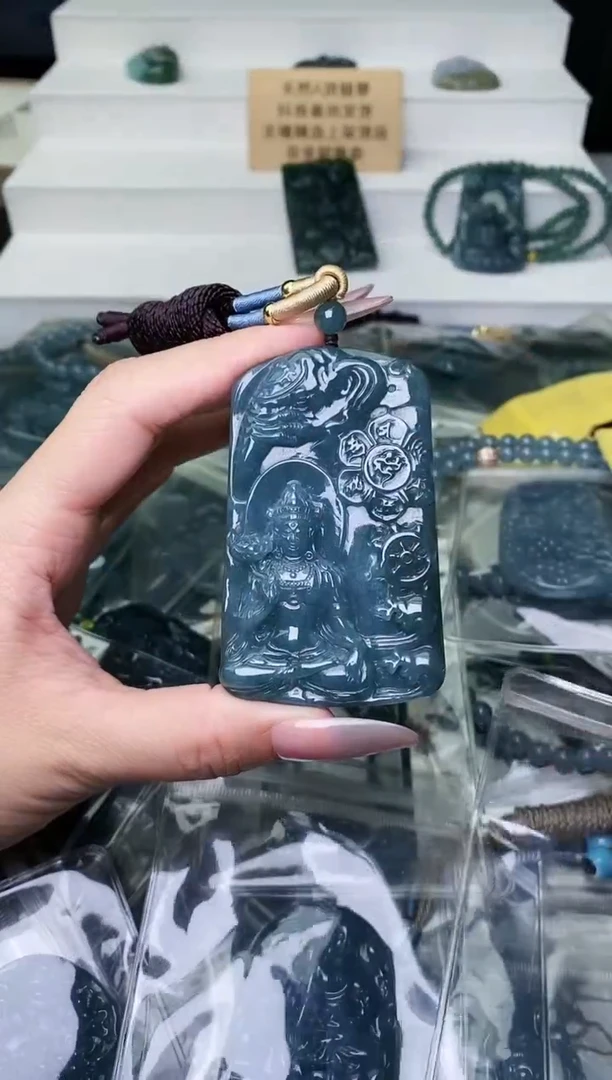 颈饰未镶嵌翡翠