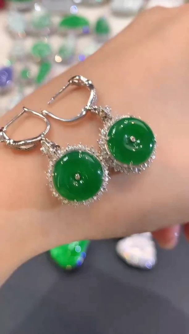 18K金镶嵌翡翠耳饰a274