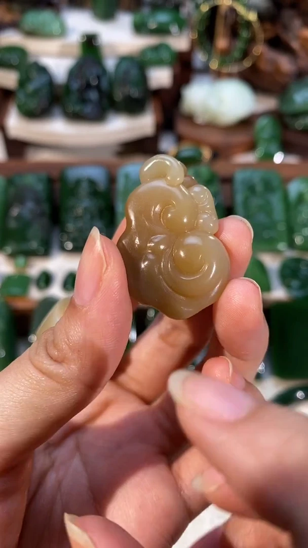 吊坠(不含链)未镶嵌和田玉（糖玉）和田玉且末糖灵芝吊坠