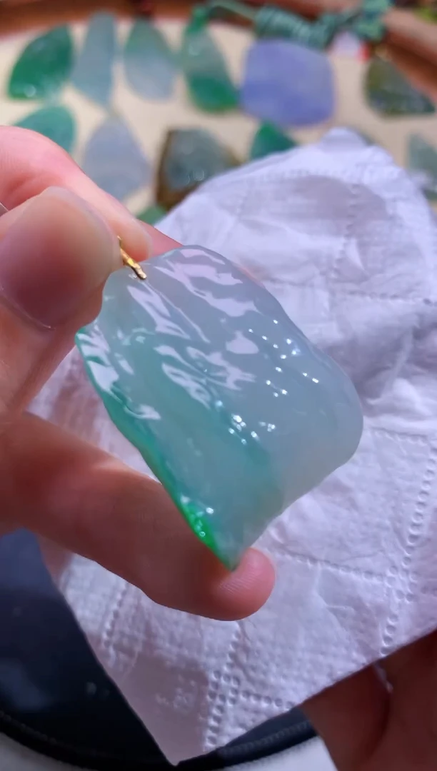 颈饰未镶嵌翡翠