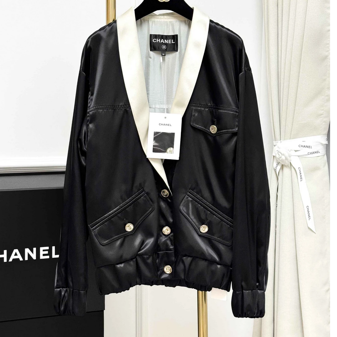 99新 Chanel/香奈儿  36码 黑色拼米白色 长袖 缎面 外套 ，99新