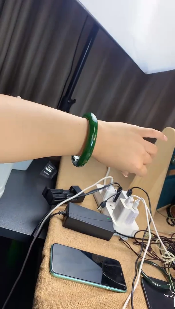 【闪购商品】和田玉手镯未镶嵌圈口随机