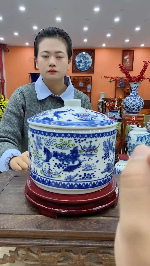 【闪购商品】摆件青花鱼藻纹直筒罐