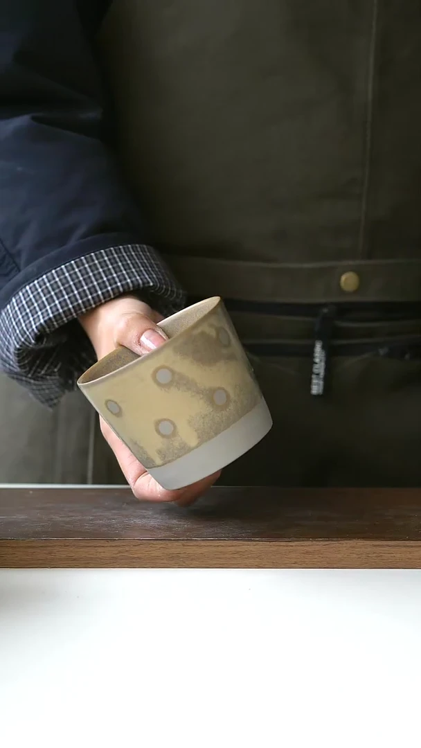 【闪购商品】玻璃灰色底波点猪口杯240ml@4-2@