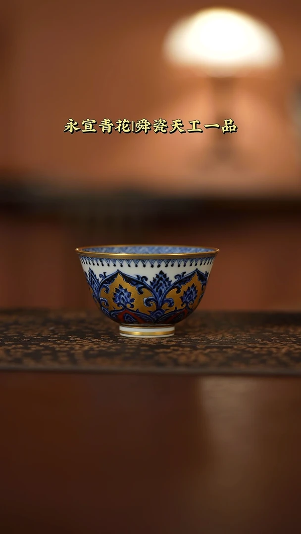 瓷舜瓷敦煌描金矾红如意纹杯