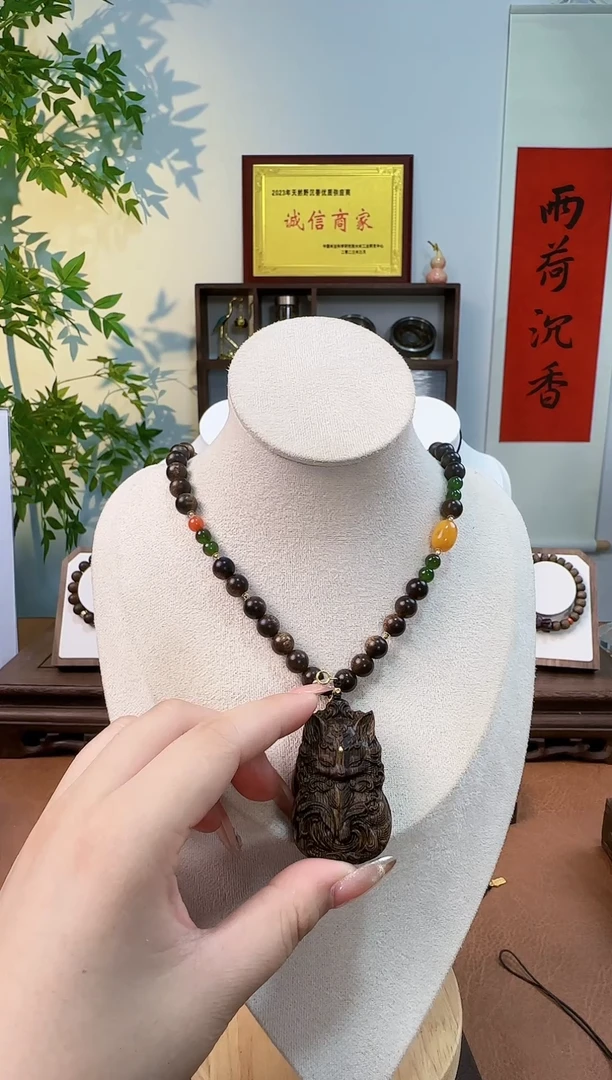 沉香手串越南0.8雷击沉水玉化料配凤九