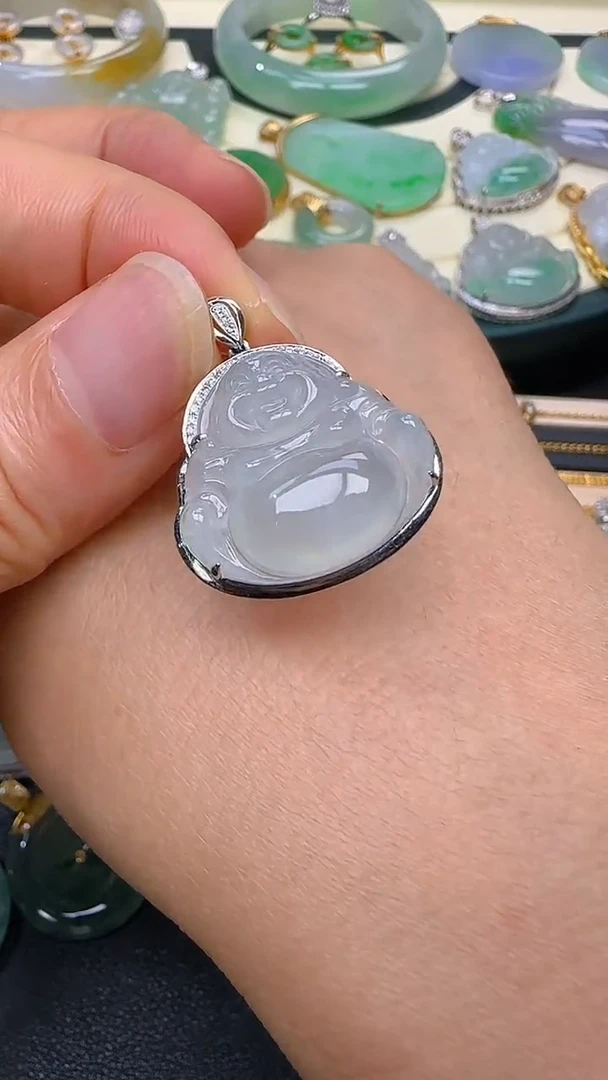 颈饰18K金镶嵌翡翠佛公