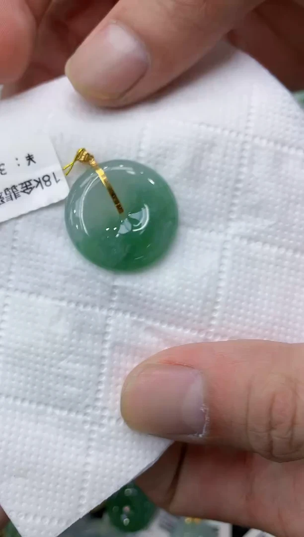 翡翠18K金镶嵌颈饰111111111