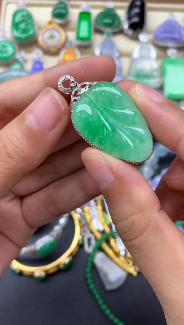 翡翠18K金镶嵌颈饰351-中国好珍宝