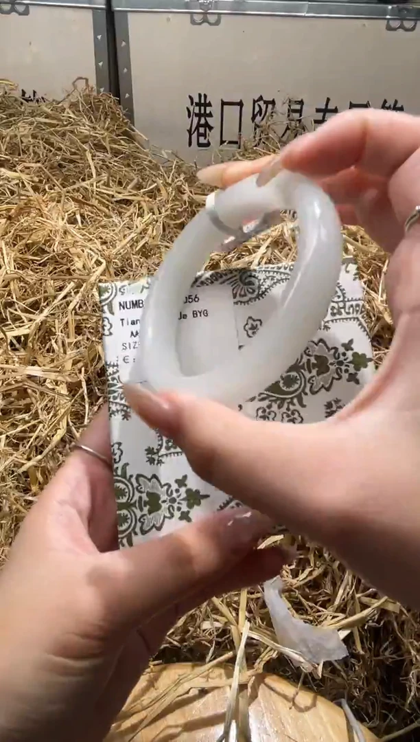 未镶嵌手镯石英质玉B4056B