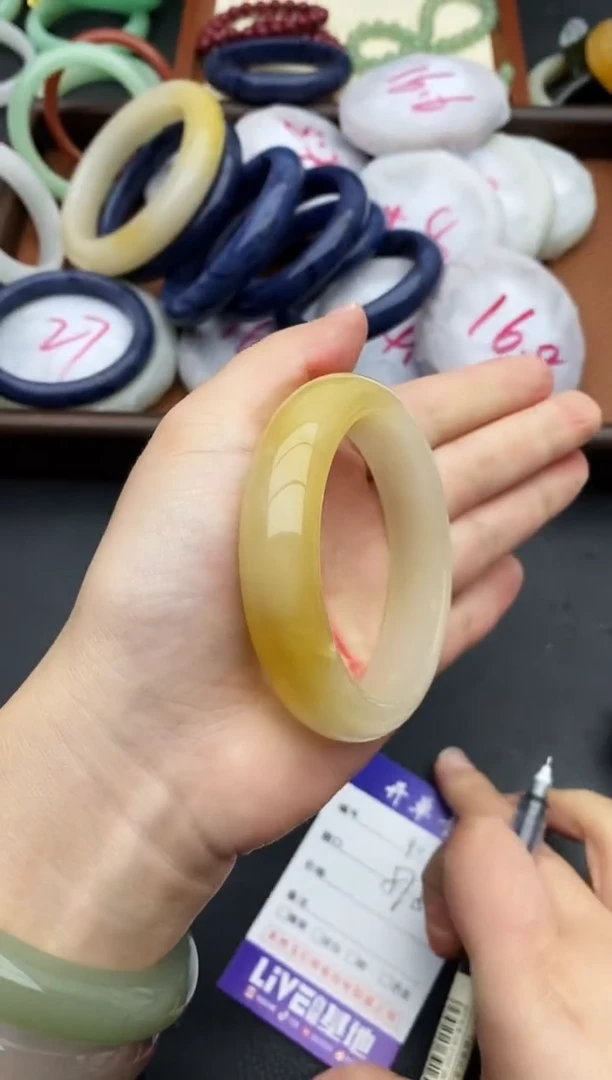 未镶嵌手镯石英质玉90+57/58