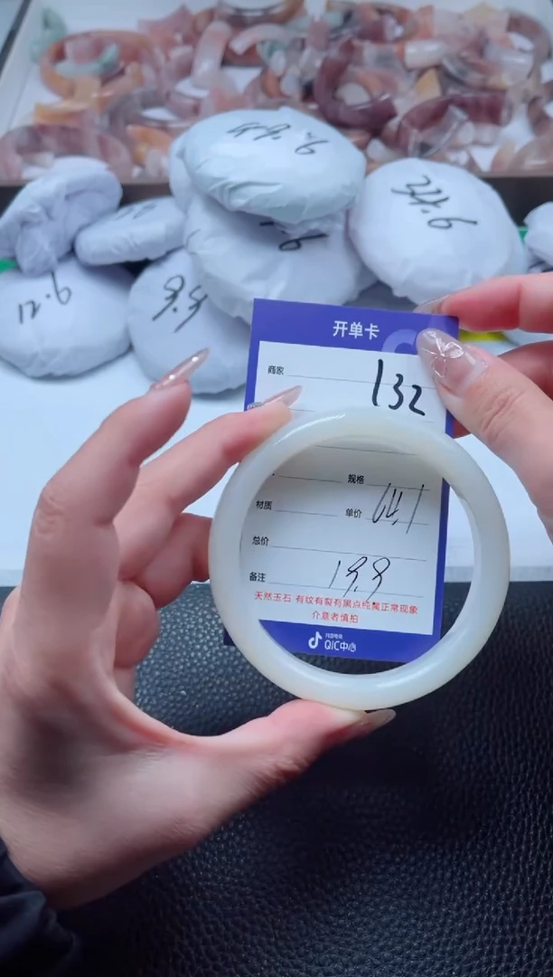 【闪购商品】石英质玉手镯未镶嵌132-64