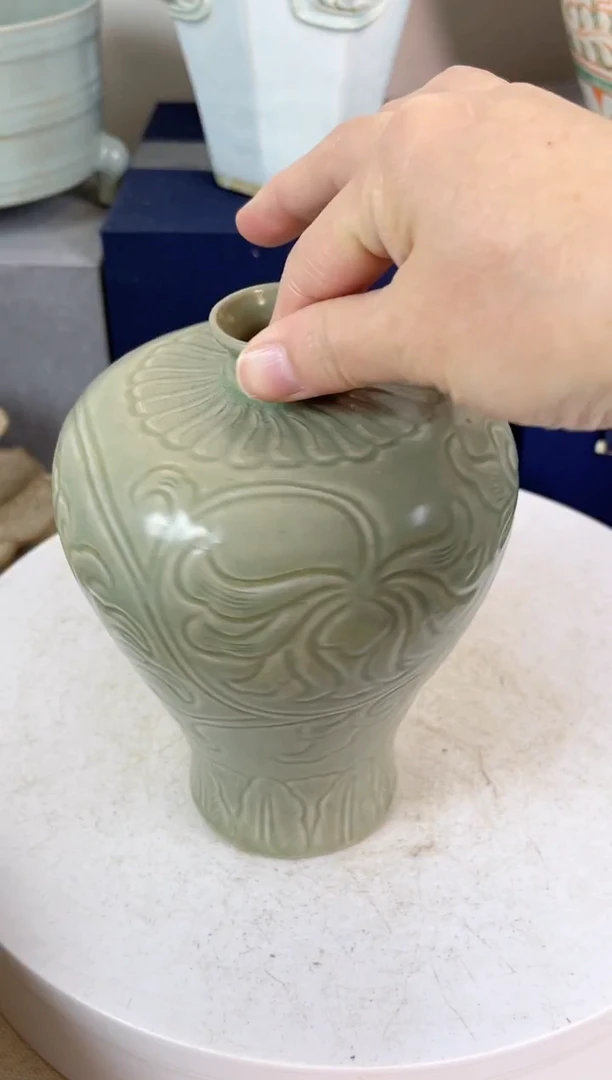 摆件越窑瓷器梅瓶摆件