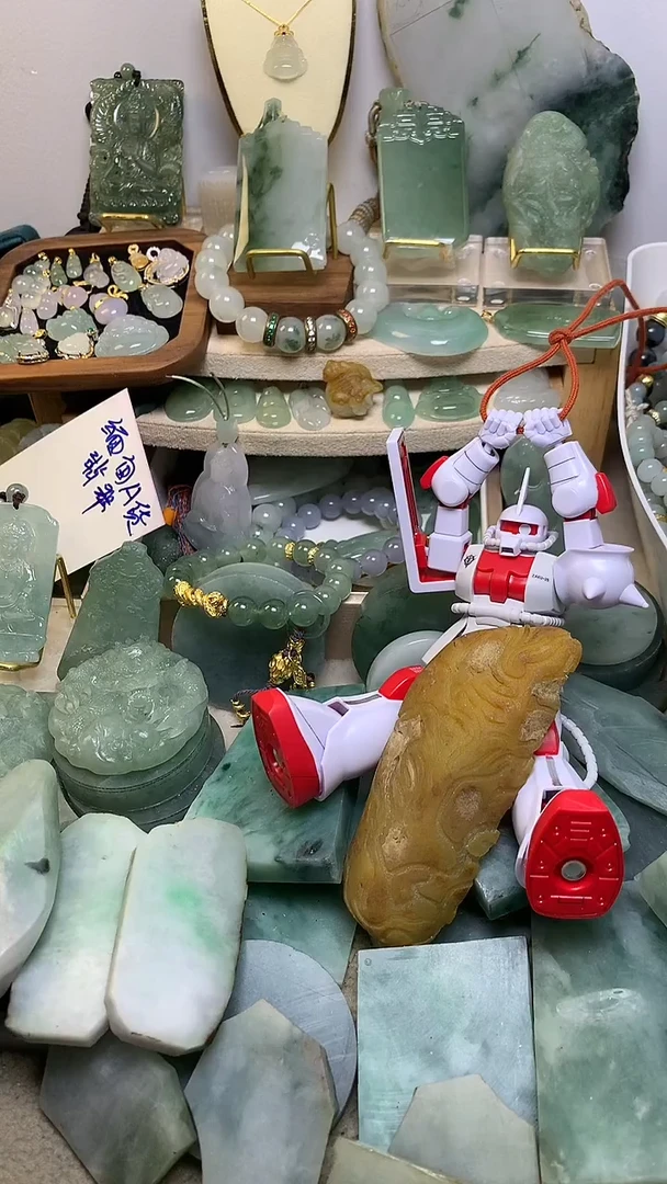 翡翠挂件未镶嵌惊*_缅甸A货翡翠，没有运费险