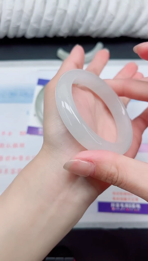 【闪购商品】石英质玉手镯未镶嵌210-52.2